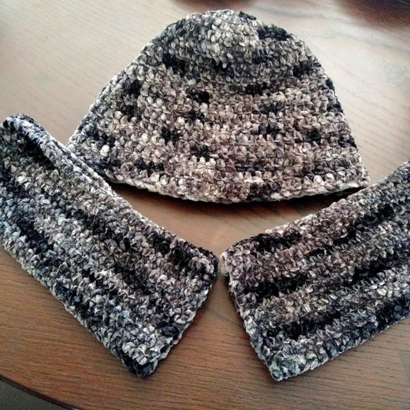Handmade Velvety Soft Hat and Sleeveless Gloves set - Picture 1 of 4